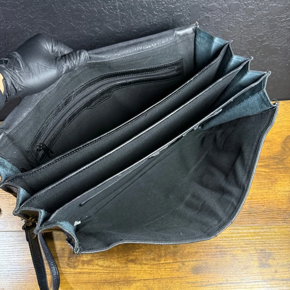 Bagaggio Vintage Black Leather Lizard Embossed Messenger Bag Briefcase OS